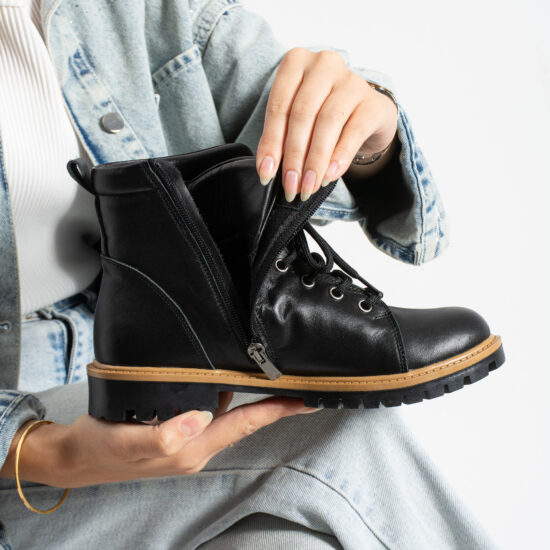 Botas negras de mujer de piel Botines de mujer 13 Botas negras de mujer de piel - vista lateral