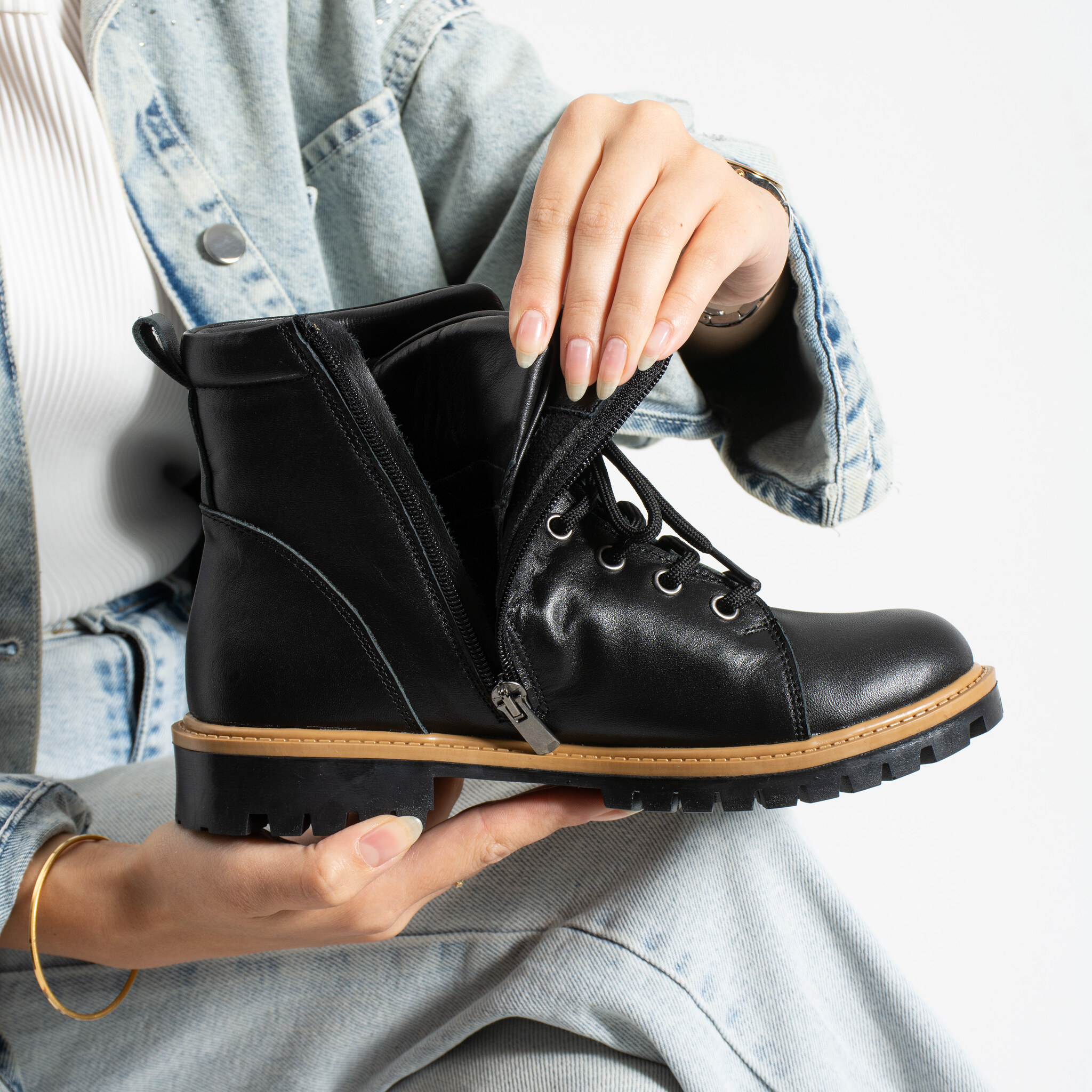 Botas negras de mujer de piel Botines de mujer 6 Botas negras de mujer de piel - vista lateral